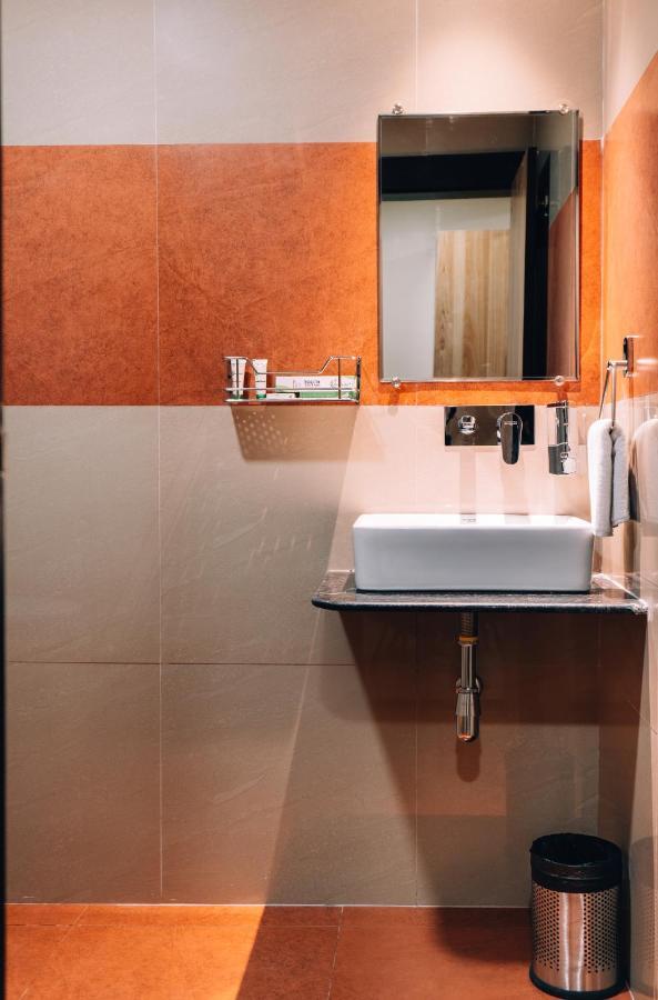 Geet Kavya Inn Bhopal Esterno foto